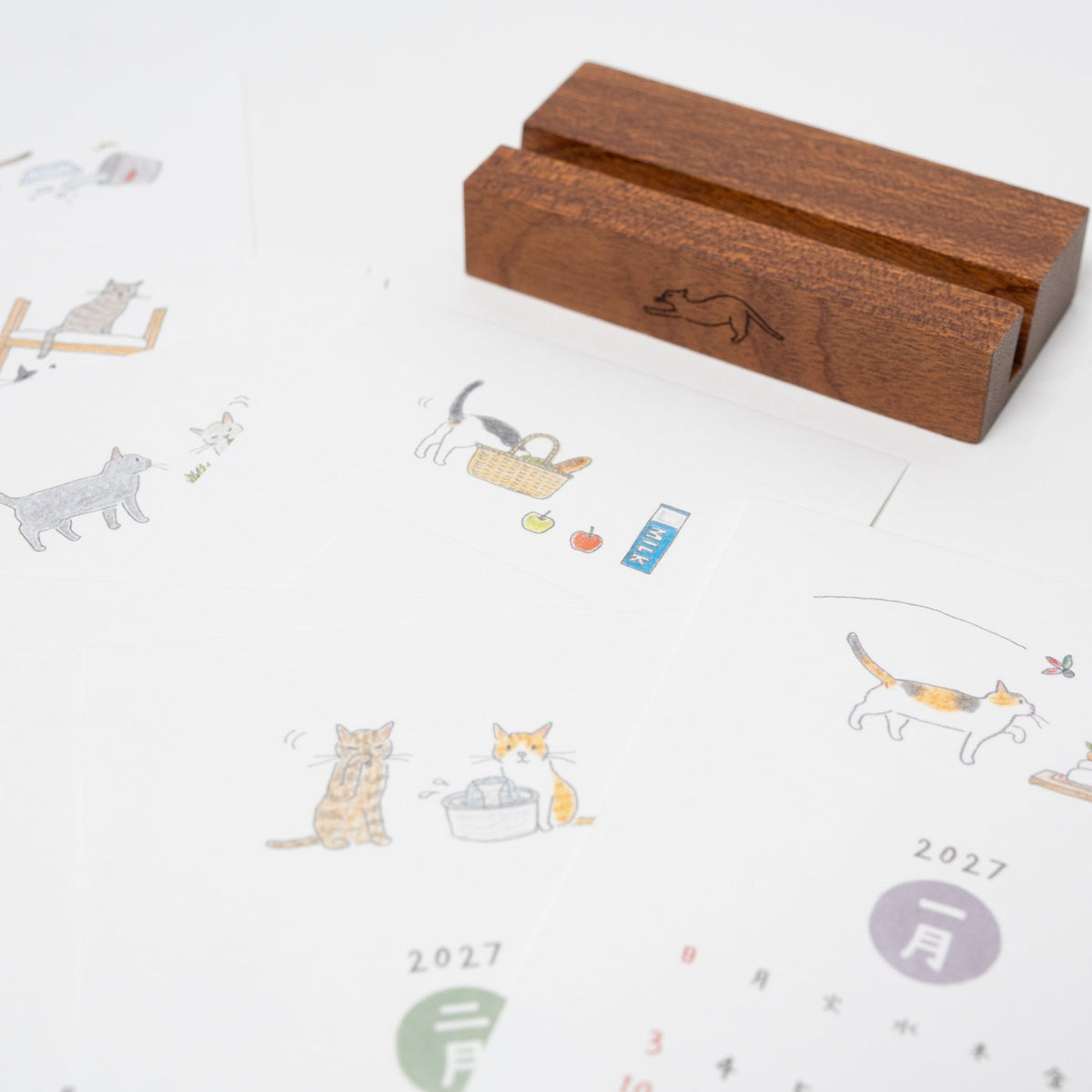 Dog and Cat Stand Calendars 2027 / MIDORI - bungu