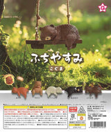 Little Bear Resting on the Edge Gacha Capsule - bungu